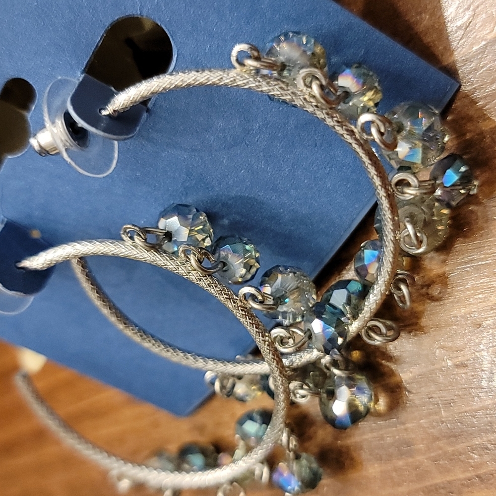 NWT Vera Wang Earrings - Picture 2 of 8